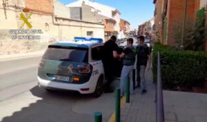 Momento de la detención del presunto autor de los hechos.