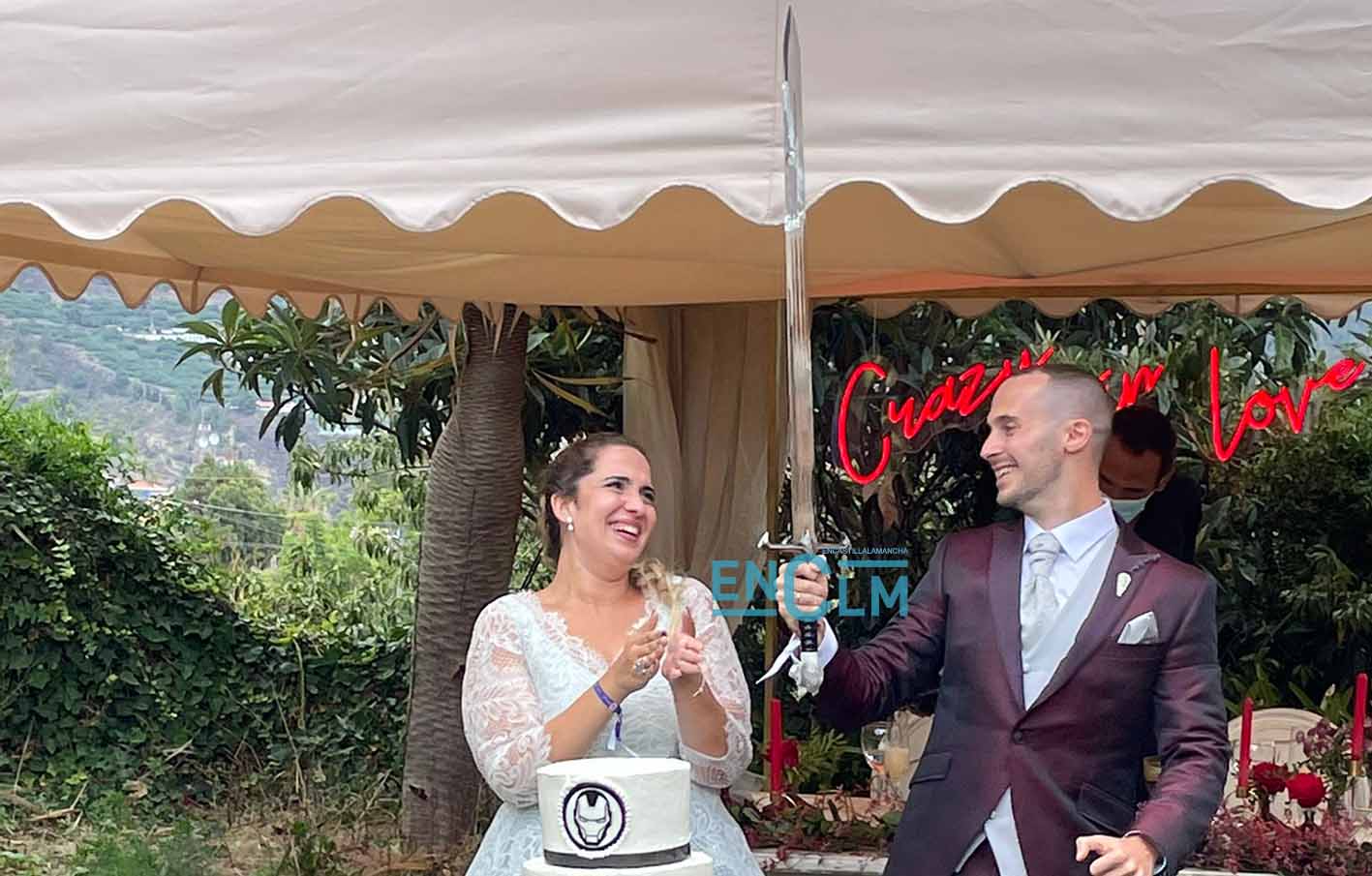 Alejandra y el toledano Rodrigo, en su boda el sábado en La Palma. Un día después, el volcán Cumbre Vieja entraba en erupción…