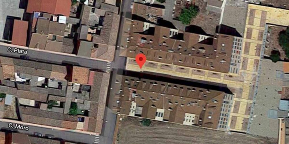 Calle Juan José Benayas de Torrijos, donde un hombre agredió a otro al que conocía. Imagen: Google Maps