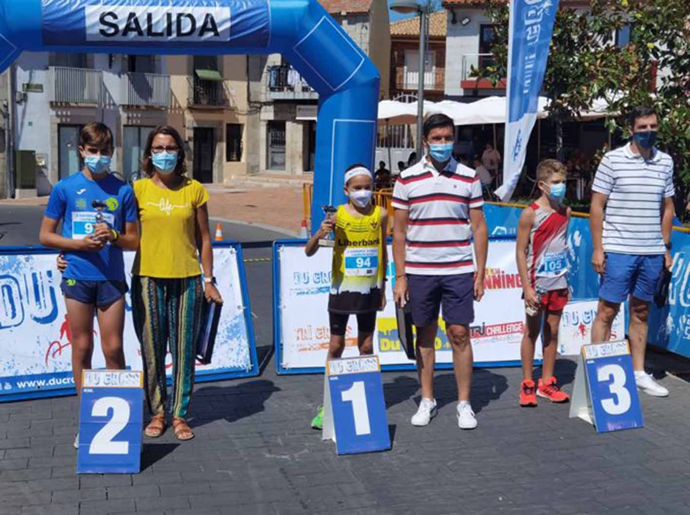 Gonzalo Hernández Ramírez (en el centro), campeón siendo ciego del ojo izquierdo