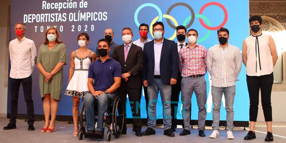 Foto de familia de Page con la representación de los deportistas olímpicos y paralímpicos de Tokio. Foto: Sara M. Trevejo