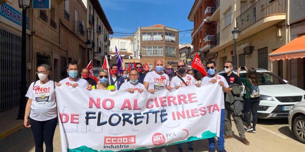 Masiva manifestación en Iniesta contra los despidos en Florette