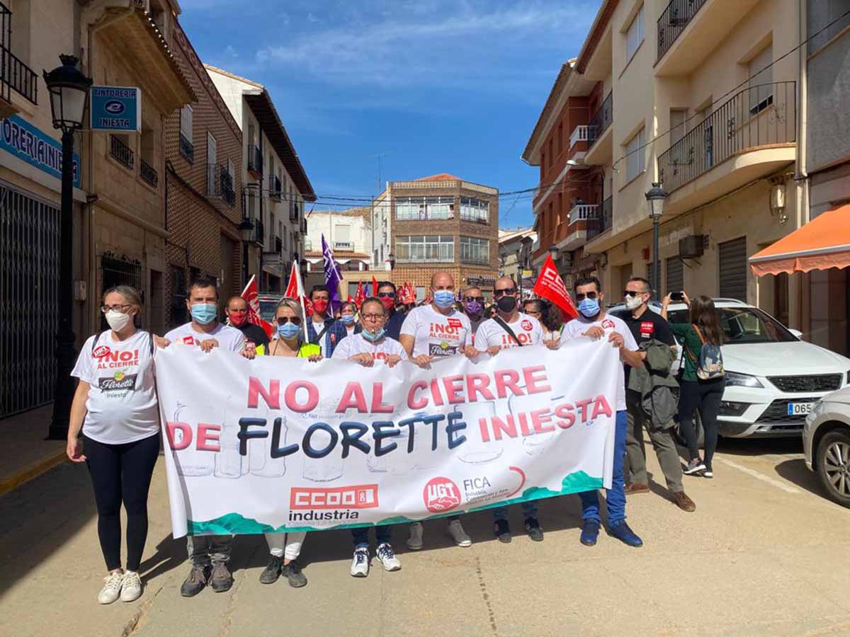 Masiva manifestación en Iniesta contra los despidos en Florette
