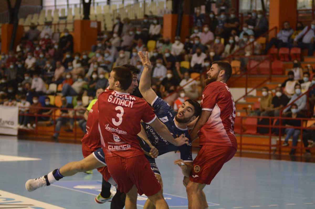 Primera derrota liguera del Incarlopsa Cuenca, contra el Cangas. Foto: @Asobal (J. A. Lillo)