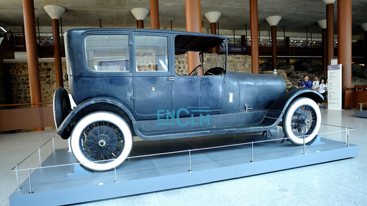 Coche en el que fue asesinado el presidente del Gobierno español Eduardo Dato en 1921. Se conserva en el Museo del Ejército, en Toledo.