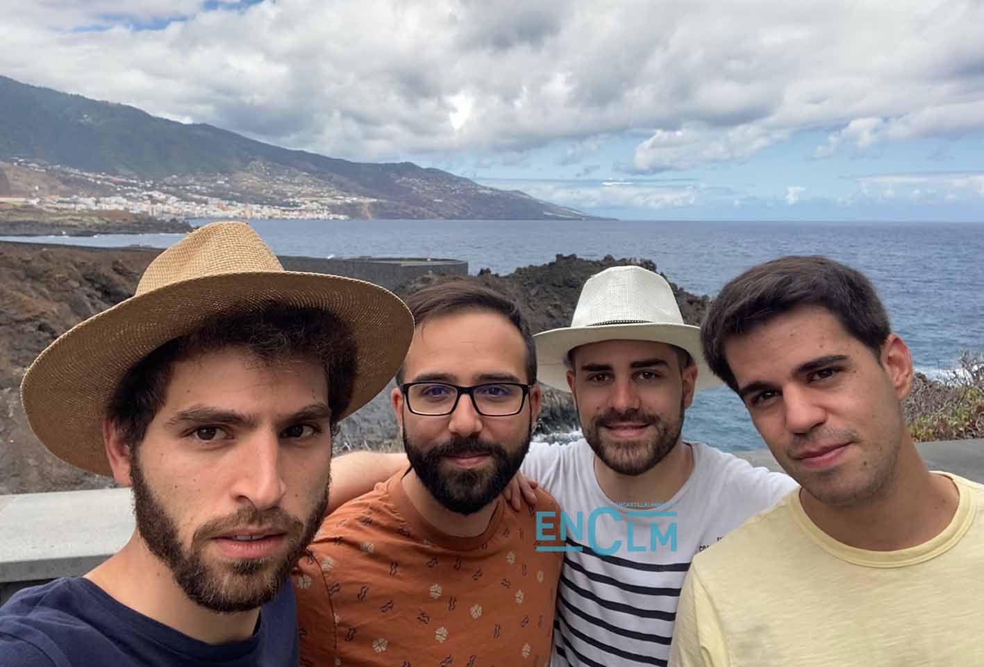 De izquierda a derecha, Ignacio, Álvaro, Roberto y Diego, los cuatro amigos toledanos que están en La Palma, en la boda de su amigo Rodrigo, también toledano, y que vivieron en directo la erupción del volcán Cumbre Vieja.