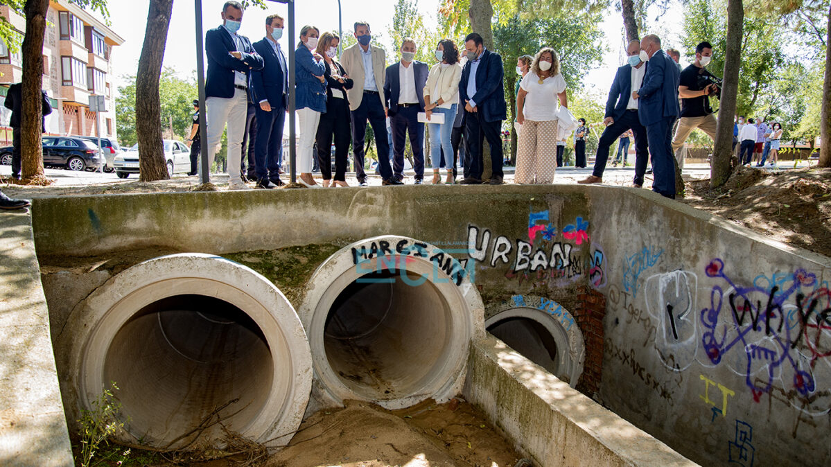 Teresa Ribera ha visitado la zona afectada por la DANA en Azucaica. Foto: Rebeca Arango.