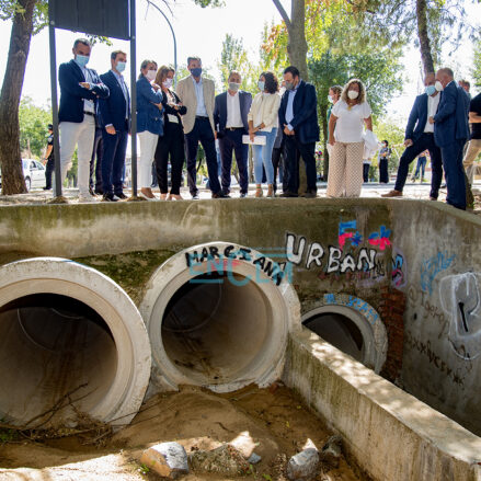 Teresa Ribera ha visitado la zona afectada por la DANA en Azucaica. Foto: Rebeca Arango.