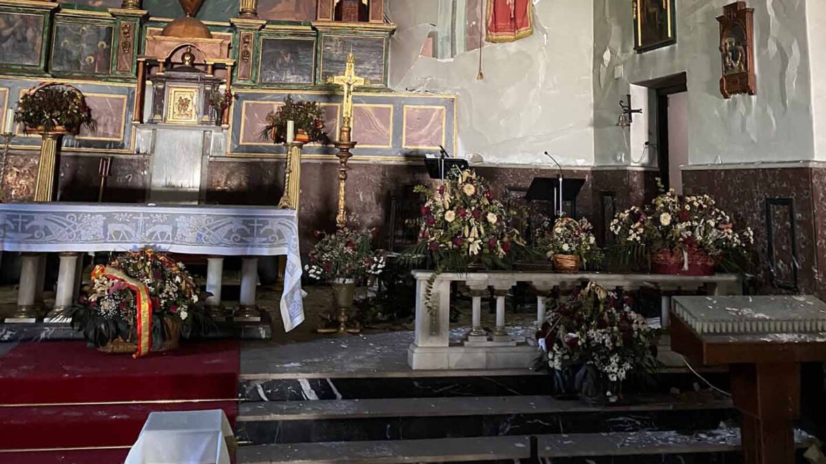 Así quedó el altar de la iglesia de Santa María Magdalena tras el incendio