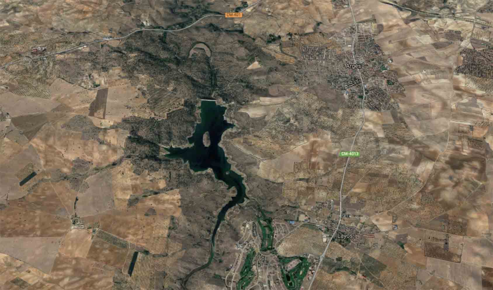 Vista aérea del embalse de Guajaraz, donde se busca al hombre desaparecido.