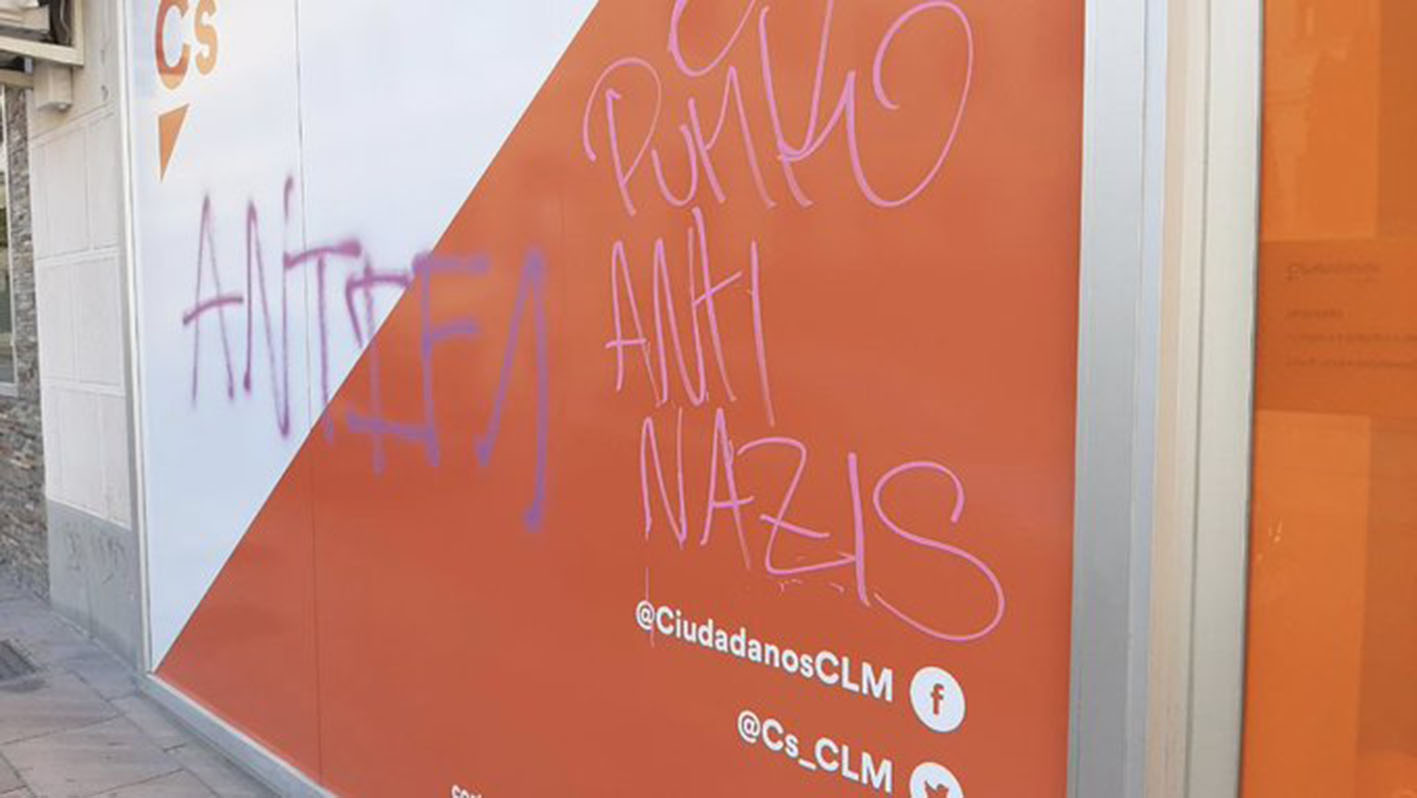 Pintadas realizadas en la sede de Ciudadanos en la ciudad de Cuenca.