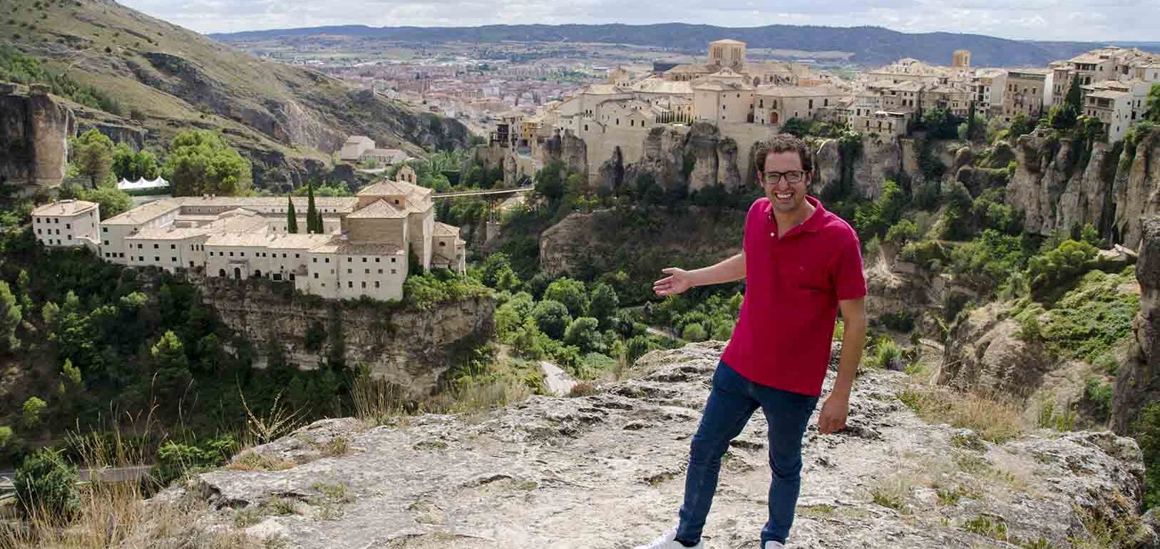 Fran Martínez, concursante de Masterchef 9, nos enseña Cuenca en esta información.