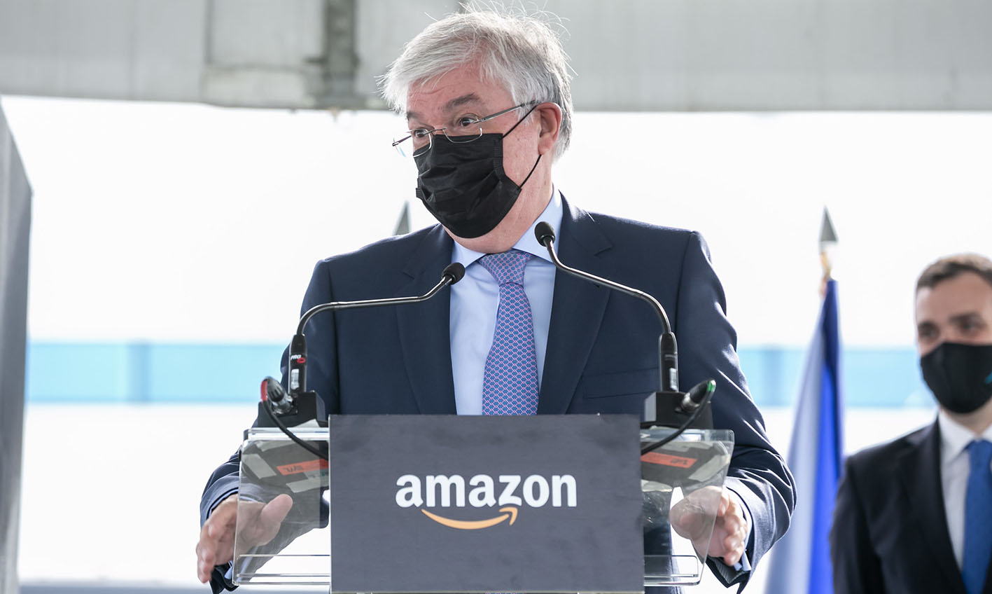 José Manuel Tofiño, alcalde de Illescas, durante el acto de celebración del décimo aniversario de Amazon en la localidad.