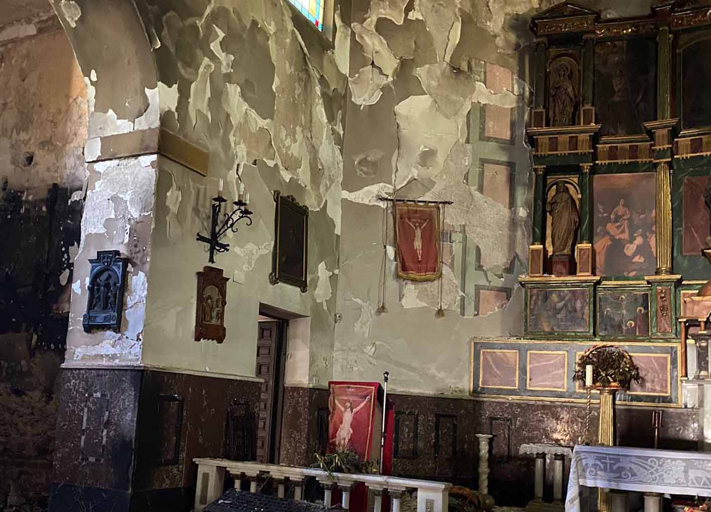 La iglesia acabó en un grave estado tras los destrozos provocados por el incendio