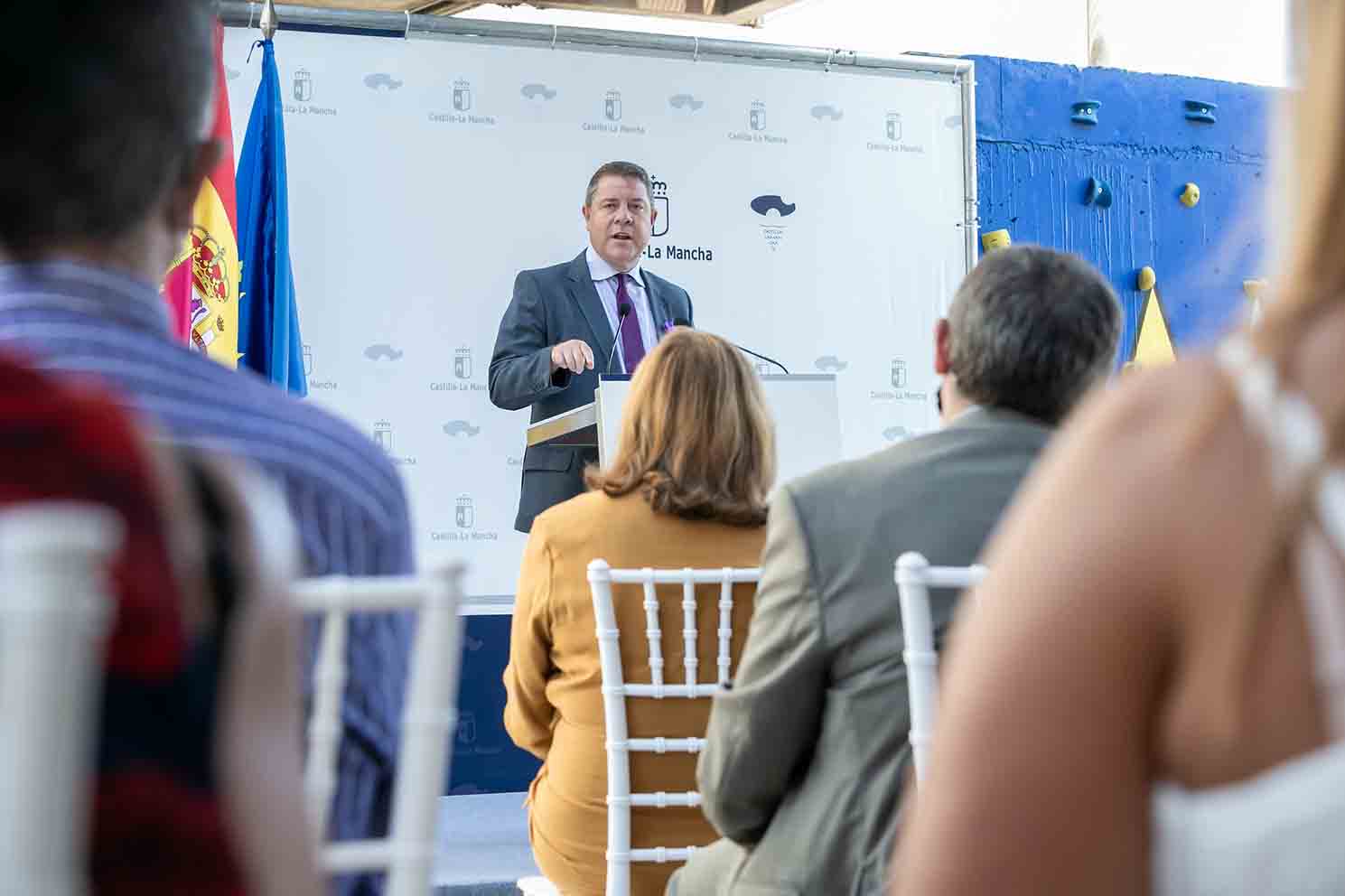 Emiliano García-Page. presidente de Castilla-La Mancha, en la inuaguración CEIP 'San Isidro' de Daimiel.