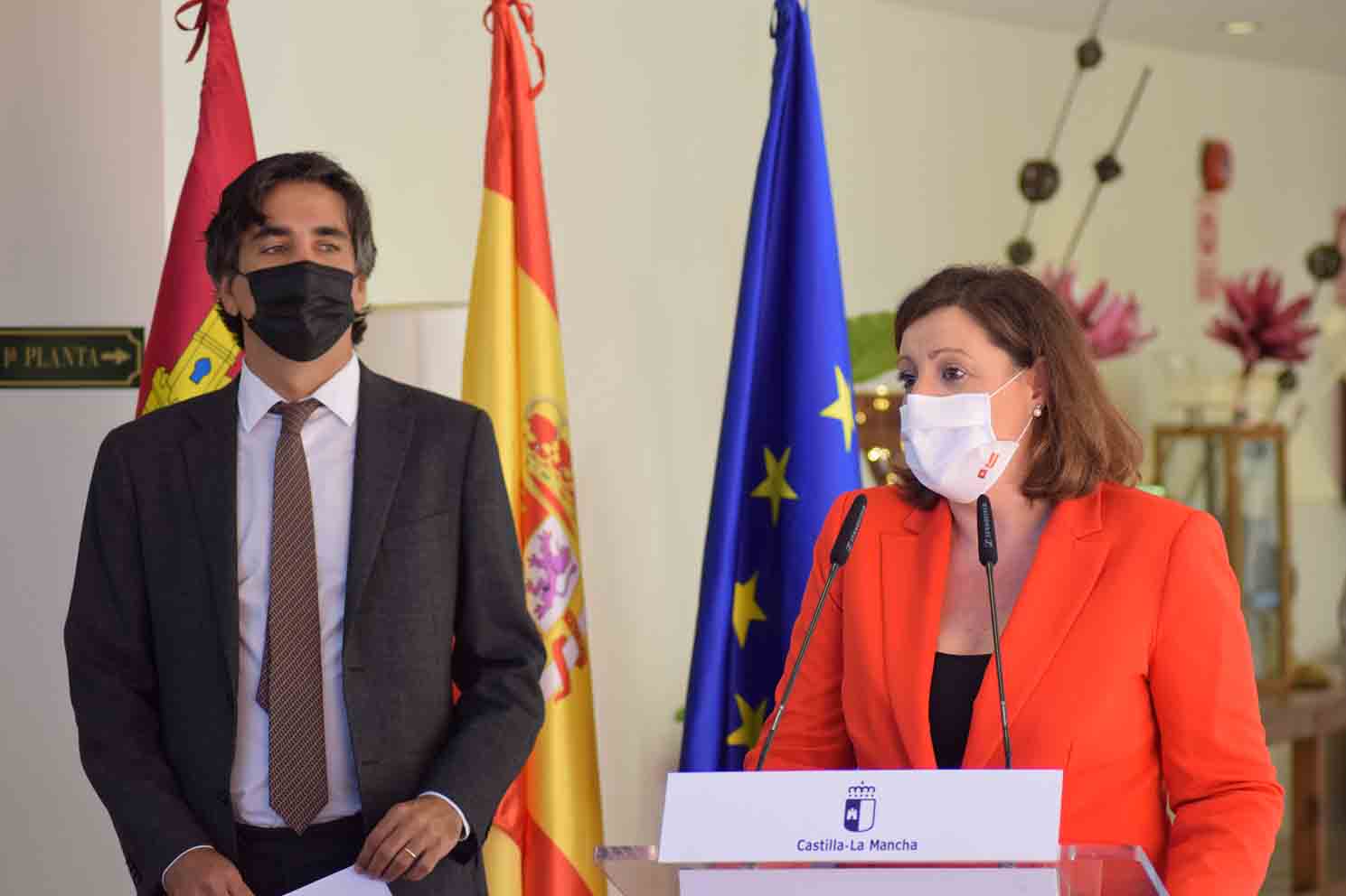 La consejera de Economía, Empresas y Empleo, Patricia Franco, junto con el secretario de Estado de Economía y Apoyo a la Empresa, Gonzalo García.