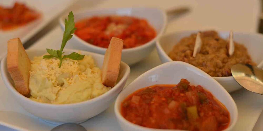 Pisto manchego, ajoarriero, morteruelo y mojete, cuatro clásicos de la comida conquense. Foto: David Romero.