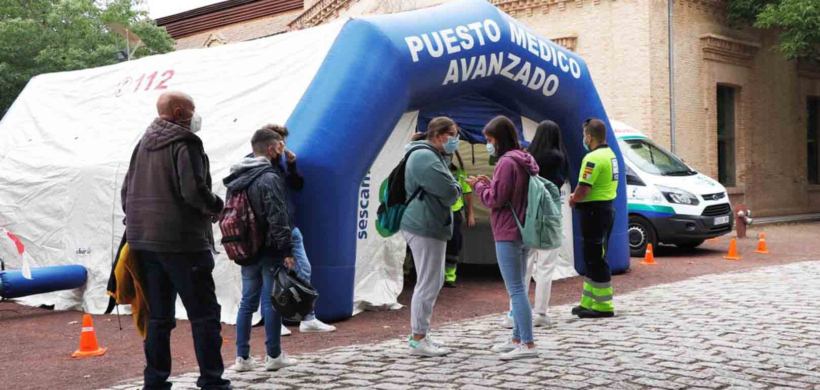 La unidad de vacunación móvil de Sescam en el campus de la Fábrica de Armas de la UCLM, en Toledo.