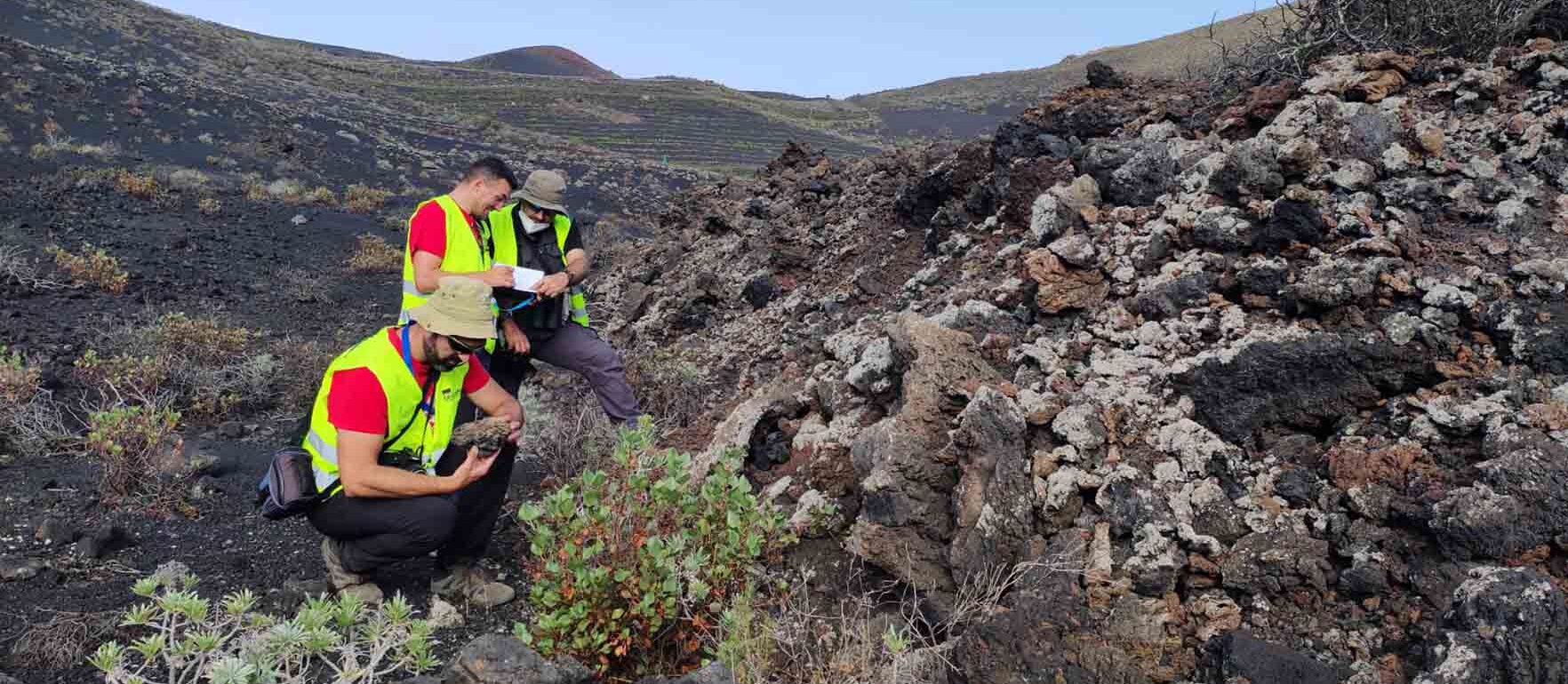 Investigadores de la UCLM tomando muestras en Ciudad Real.