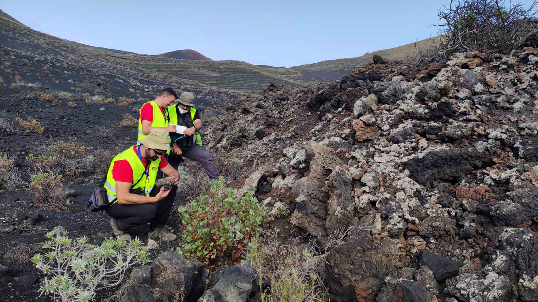 Investigadores de la UCLM tomando muestras en Ciudad Real.