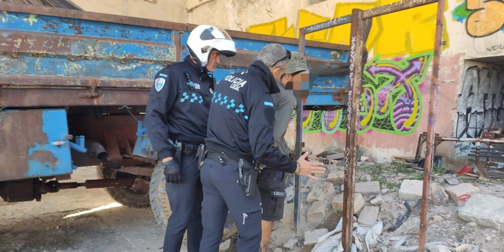 Imagen de la detención del joven que robó el camión. Foto: Policía Local de Toledo.