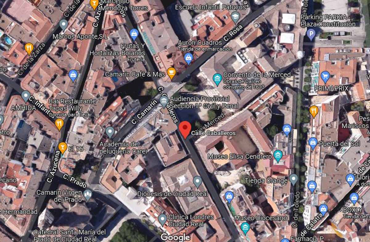 Cuatro personas fueron detenidas por robar en un bar de la calle Caballeros de Ciudad Real. Imagen: Google Maps