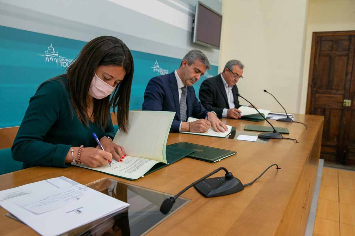 Firma del convenio para ayudar a los niños vulnerables de la provincia de Toledo