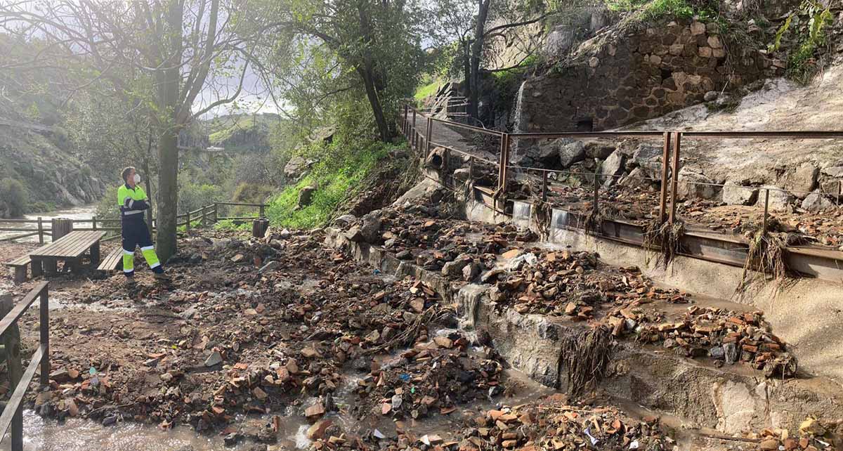 Zona en el Paseo de Cabestreros que ha sido cortada hasta que se repare totalmente