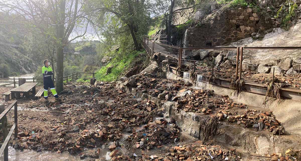 Zona en el Paseo de Cabestreros que ha sido cortada hasta que se repare totalmente