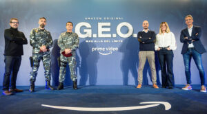 La periodista Sandra Golpe, junto a representantes del Grupo Especial de Operaciones de la Policía Nacional (G.E.O.), de Amazon Studios y de la productora, durante la presentación de la serie documental "GEO: Más allá del límite" este jueves en Guadalajara. EFE/Ignacio Izquierdo