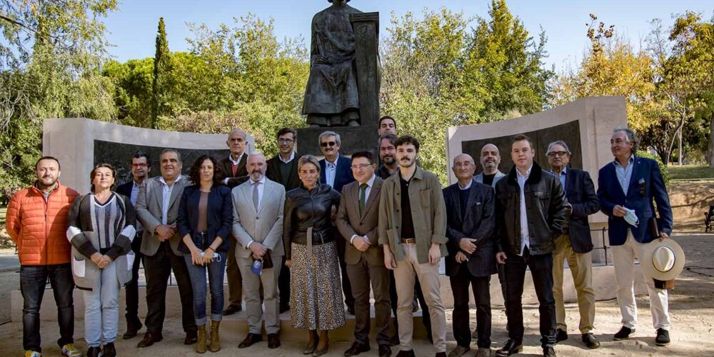 La renovada estatua de Alfonso X El Sabio, en el parque de las Tres Culturas, en Toledo. Fotografía: Rebeca Arango.