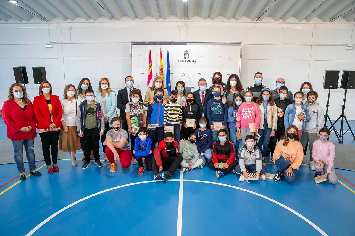 Emiliano García-Page inauguró un gimnasio en Belmonte (Cuenca)