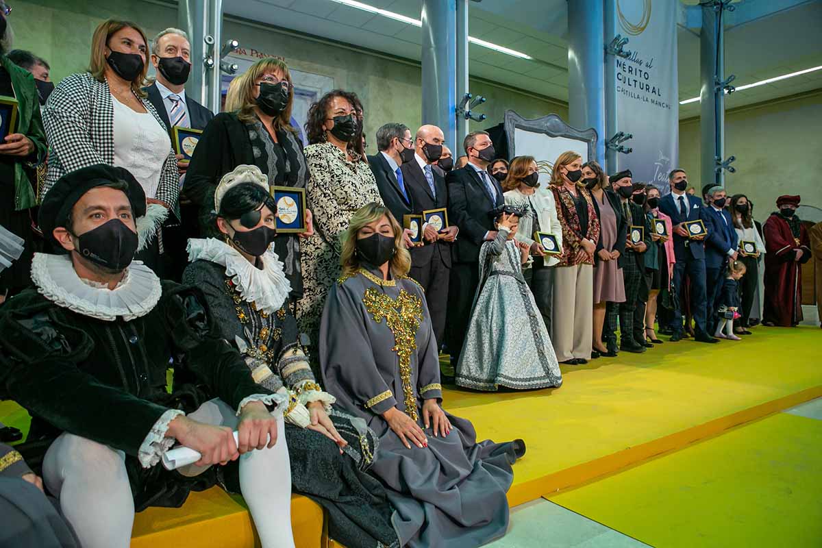 Foto de familia de la gala de los Premios al Mérito Cultural