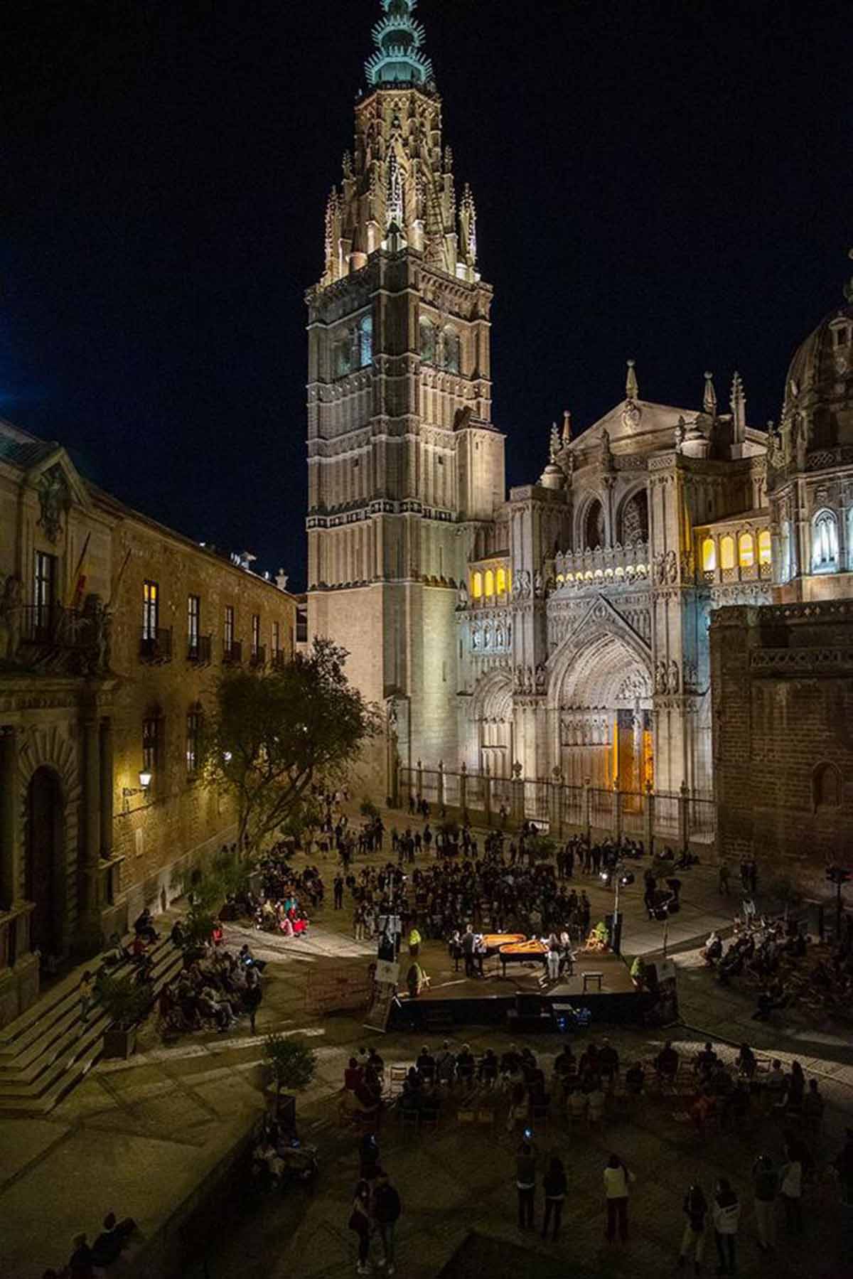 Un impresionante marco elegido fue la Plaza del Ayuntamiento