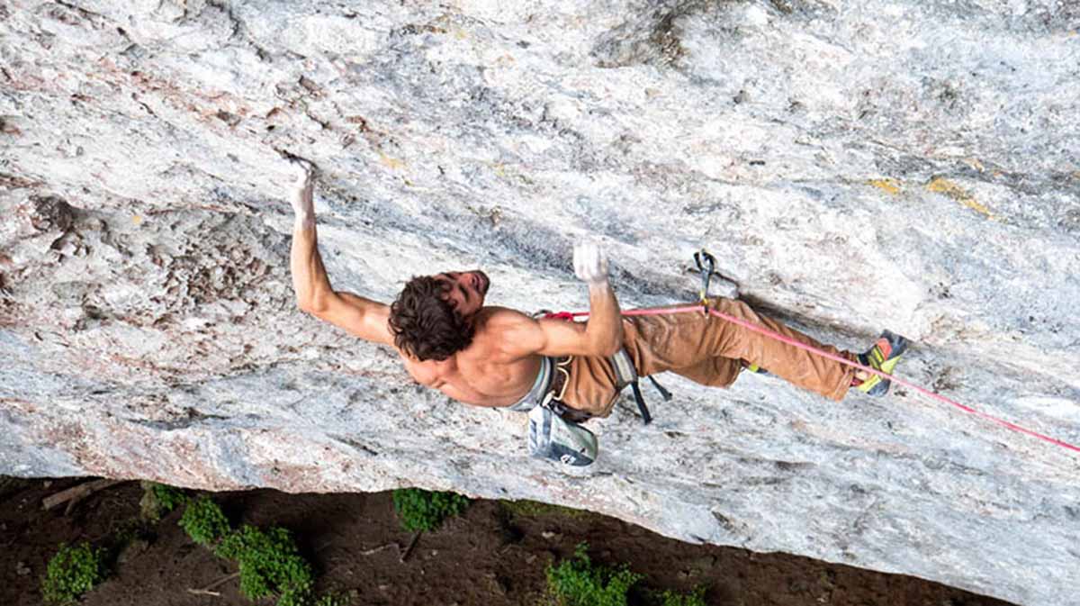 Álex Garriga, en plena escalada