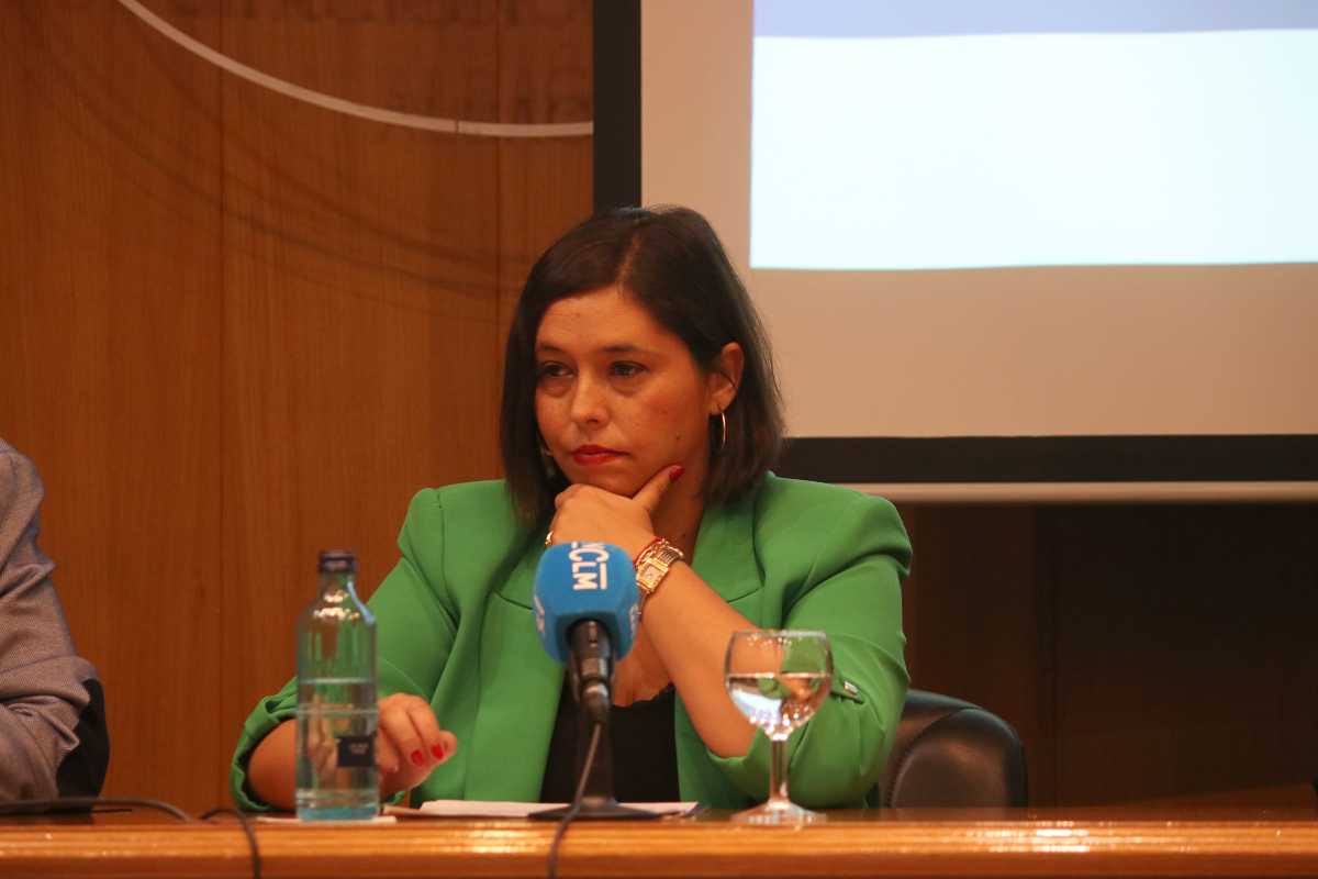 La viceconsejera Ana Muñoz, apoyando el deporte adaptado en la Jornada celebrada en Albacete. Foto: Sara M. Trevejo.