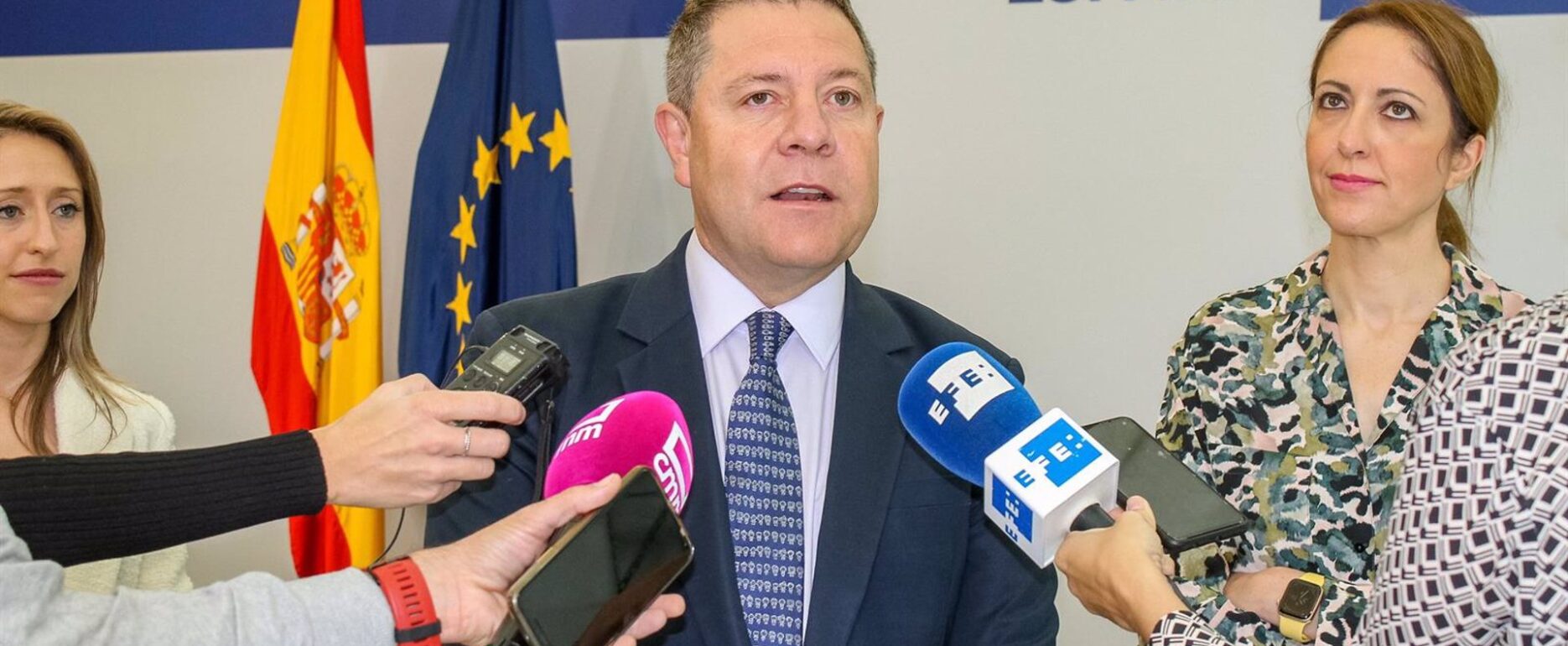 Emiliano García-Page en declaraciones a los medios en Bruselas.