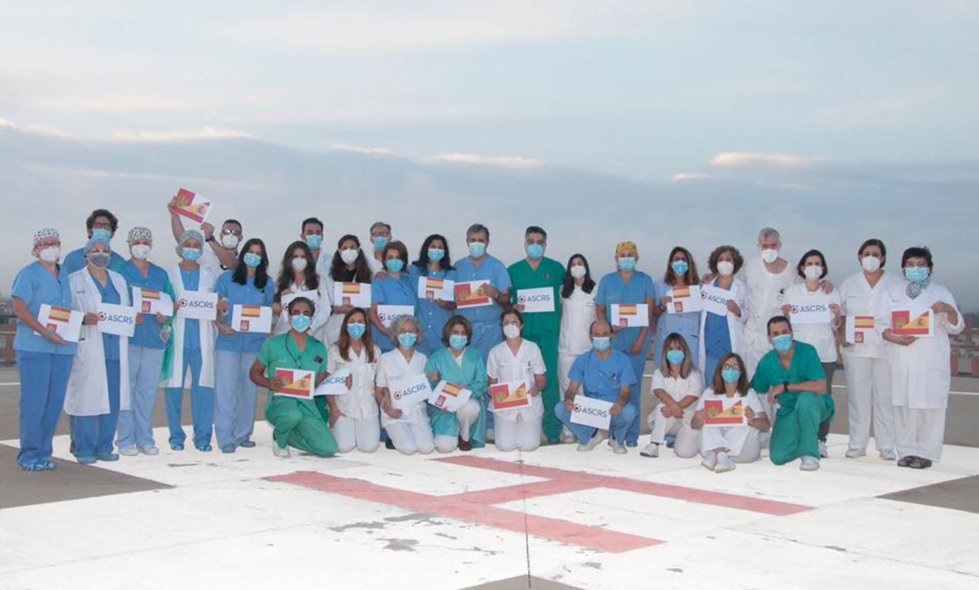 Los trabajadores del Servicio de Oftalmología del Hospital Mancha Centro, de Alcázar, muestran su alegría por este nuevo premio.