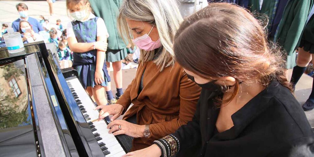 Milagros Tolón, ni corta ni perezosa, se sumó a los terceros "pianos en la calle"