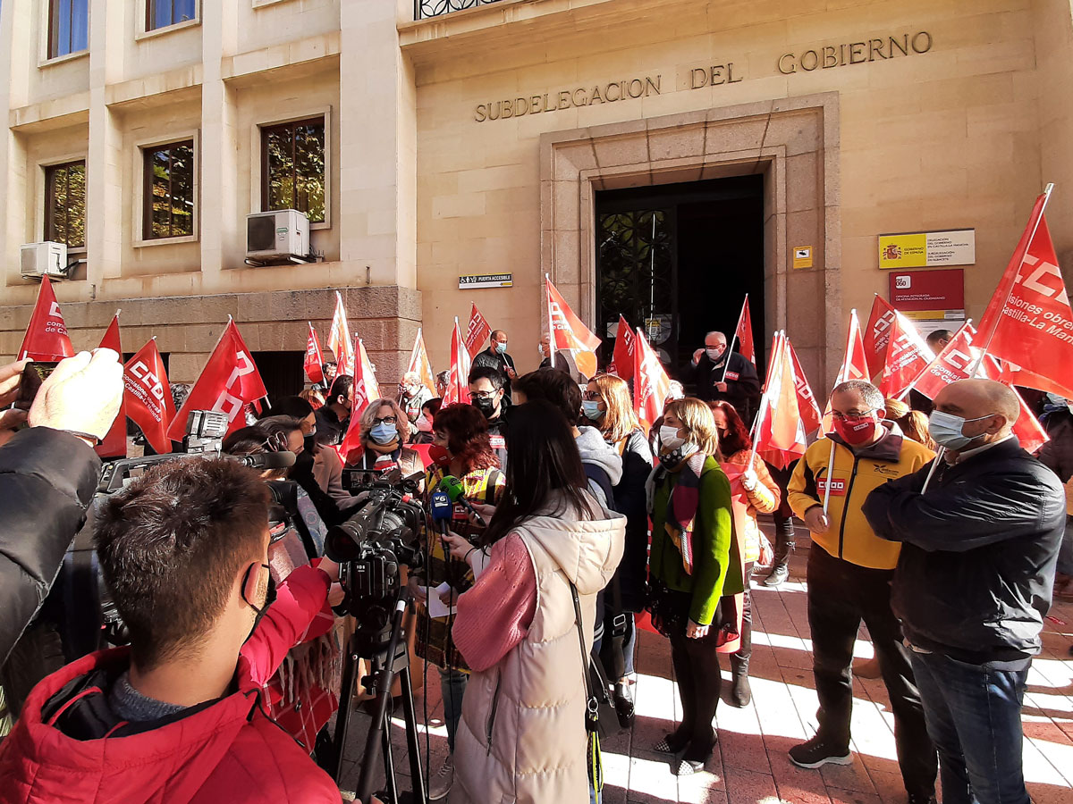 Concentración de CCOO en Albacete para pedir la mejora del sector público.