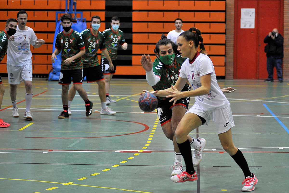 A Mireia Rodríguez le dio "mucha rabia" fallar un penalti. Foto: EFE.
