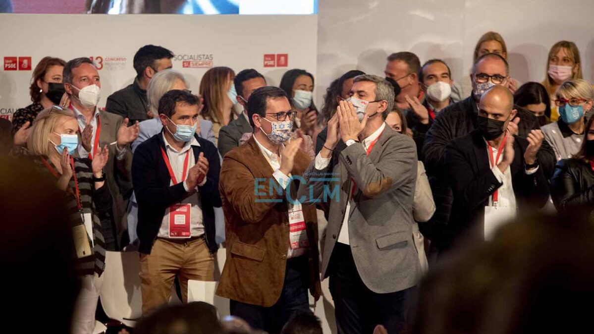 Álvaro Gutiérrez recibiendo el aplauso de su Ejecutiva recién elegida.