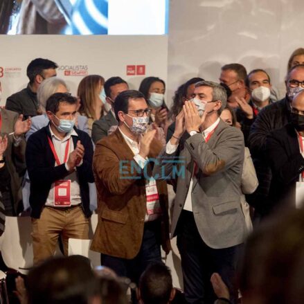 Álvaro Gutiérrez recibiendo el aplauso de su Ejecutiva recién elegida.