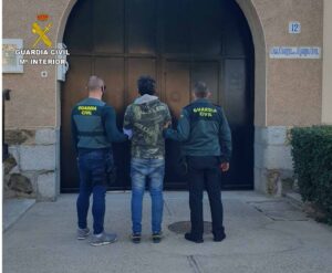 Al detenido le encontraron en su casa muchos objetos supuestamente robados.