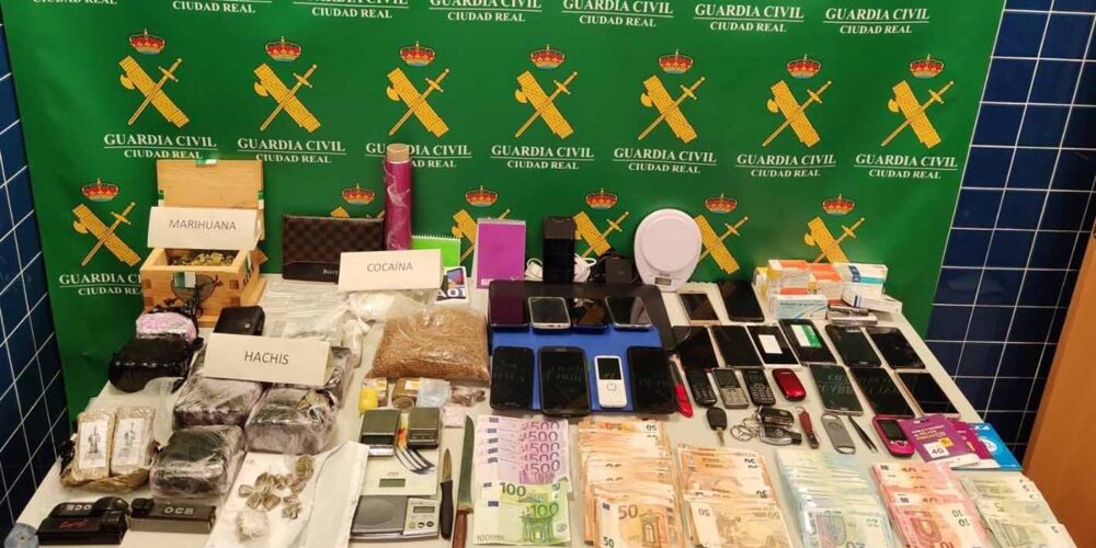 Objetos aprehendidos por la Guardia Civil en la operación Olivano