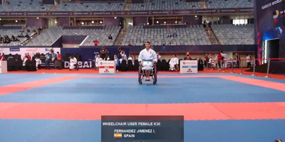 Isabel Fernández, en plena faena que la llevó al oro mundial. Foto: worldkarate_wkf.