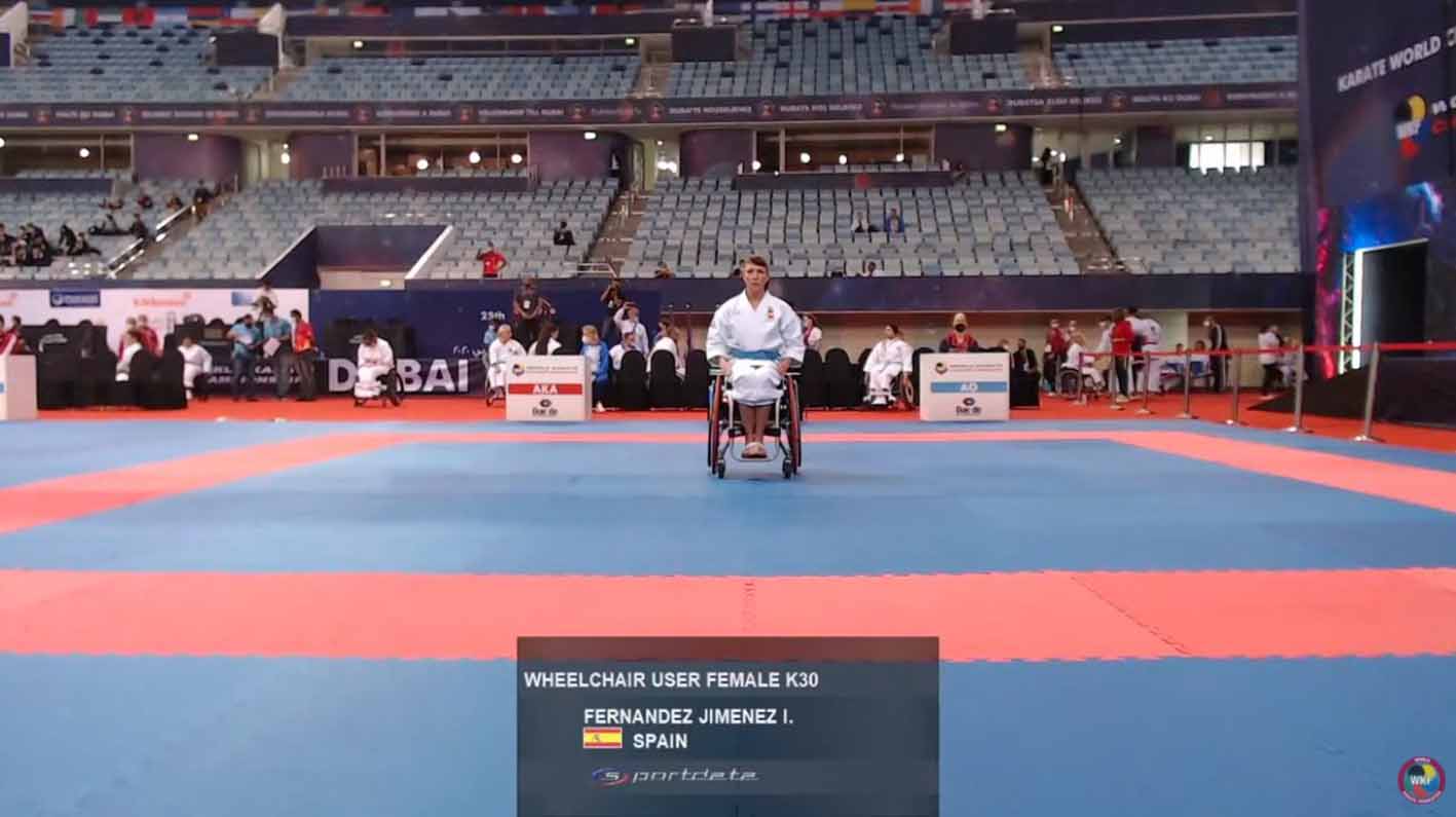 Isabel Fernández, en plena faena que la llevó al oro mundial. Foto: worldkarate_wkf.