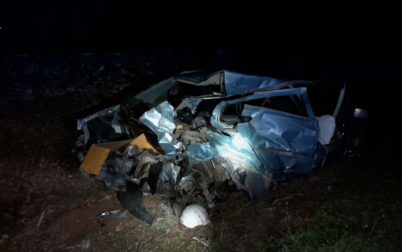 Así quedó el coche arrollado por un tren en Tarancón.