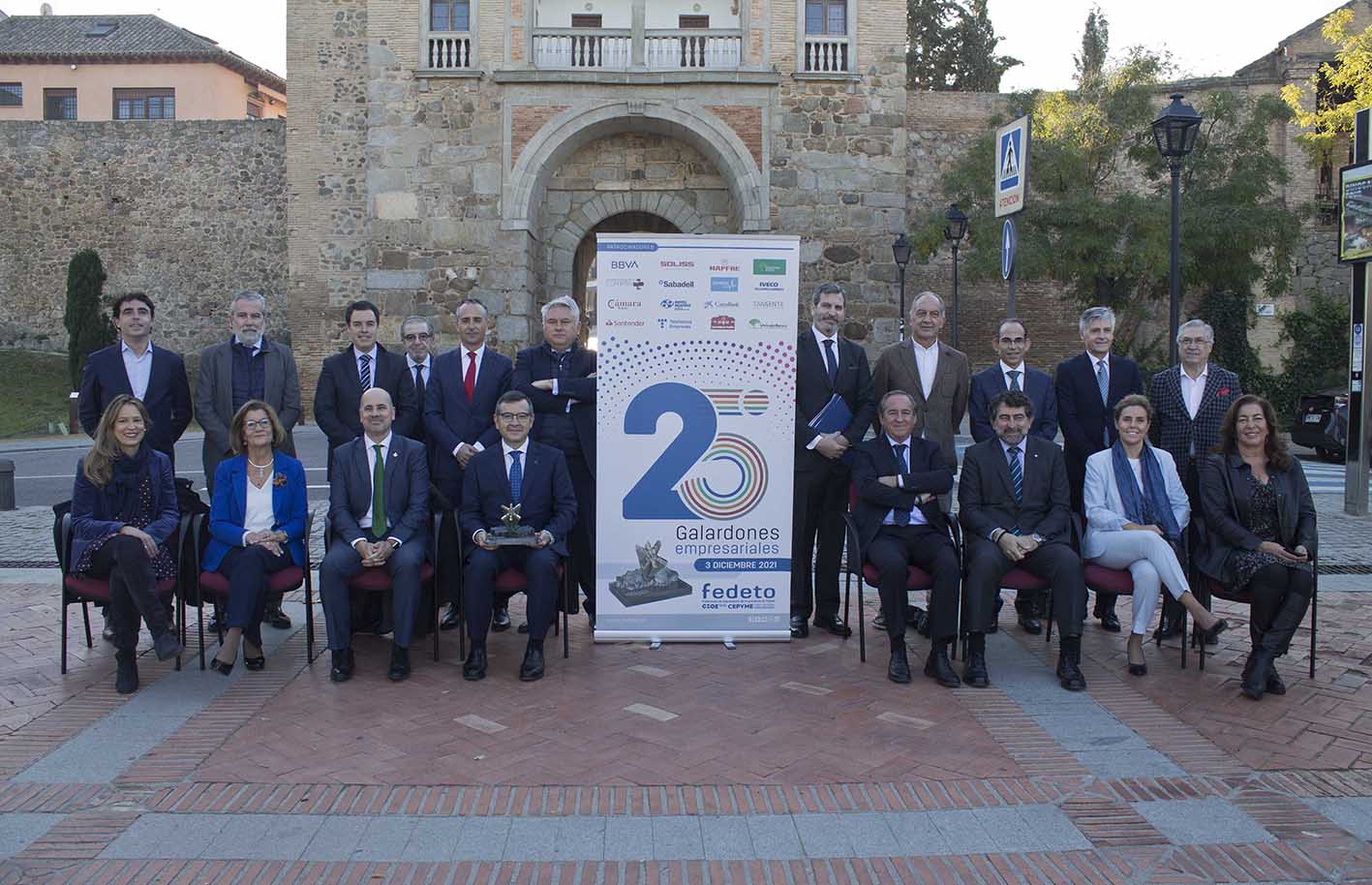 Foto de familia de Fedeto con los patrocinadores. Foto: Ainhoa Aranda.