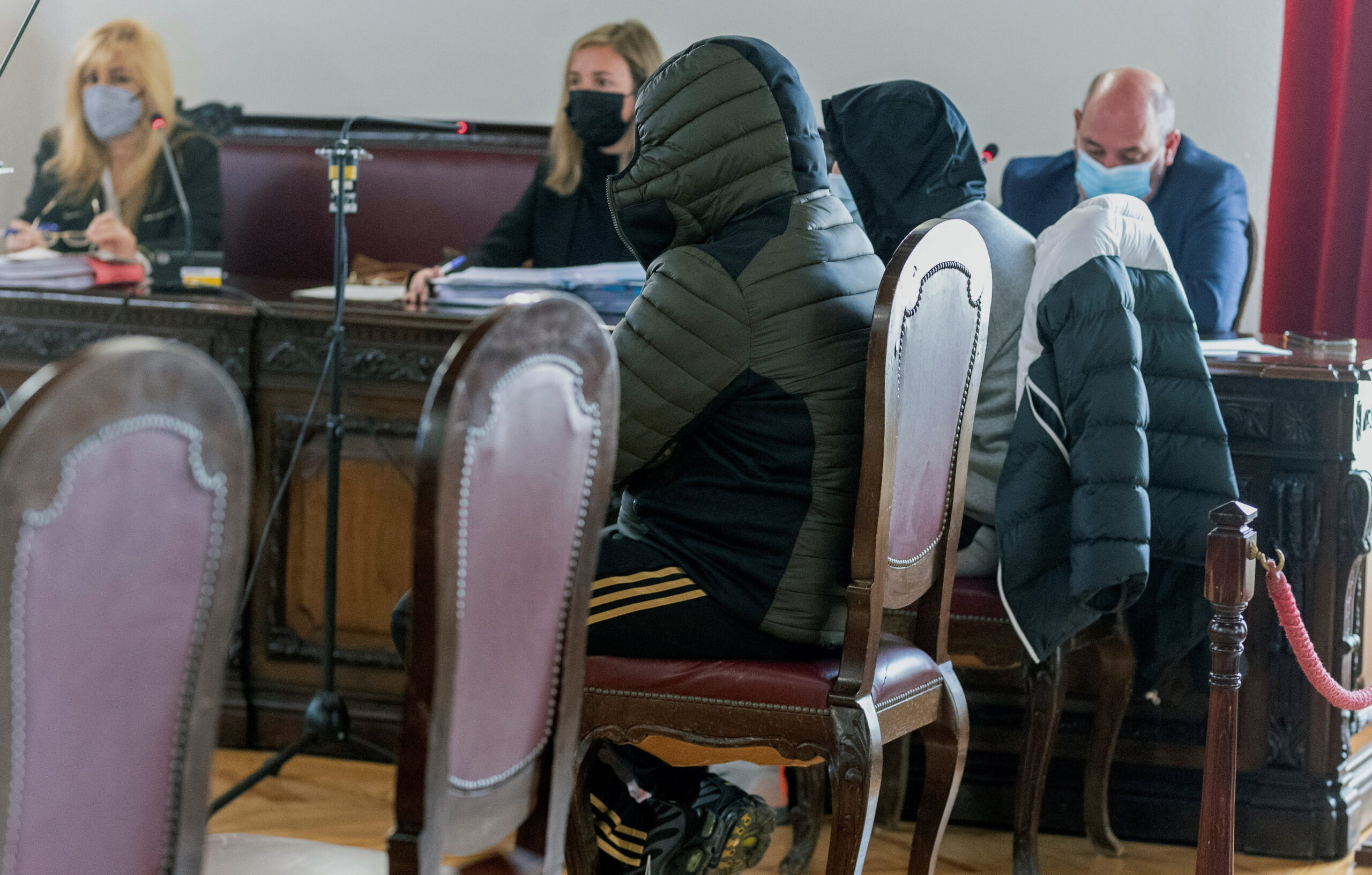 Los dos acusados, durante la primera sesión del juicio que ha comenzado hoy en la Audiencia Provincial de Toledo. Foto: EFE/Ismael Herrero POOL.